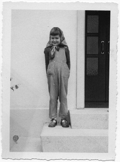 Bambina con fazzoletto