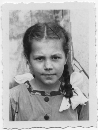 Bambina con le trecce