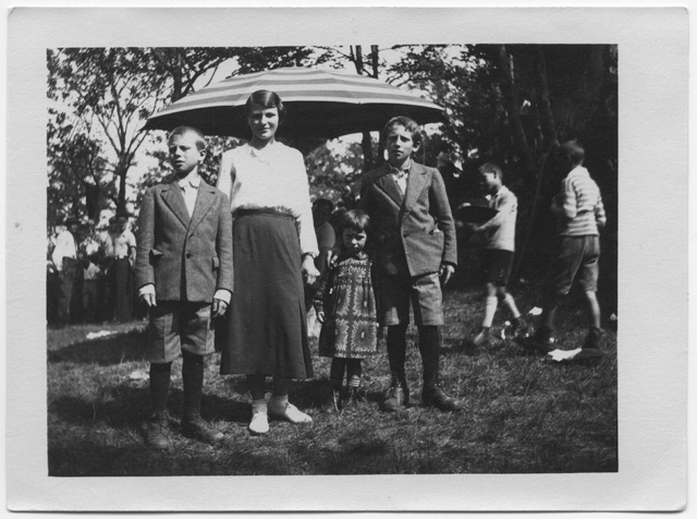 Gaspare, Lucia e Giovanni Pietra in posa a Comano