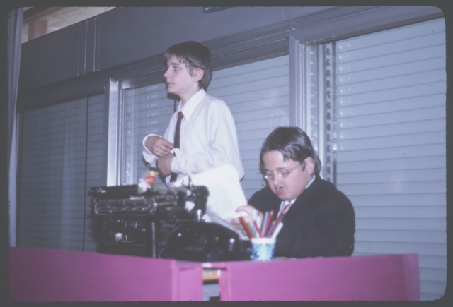 Attori durante la rappresentazione di "Miracolo a Milano"