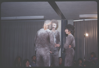 Carla Pietra, Paola Oggioni e Giuseppe Sarcinella durante la rappresentazione di "Miracolo a Milano"