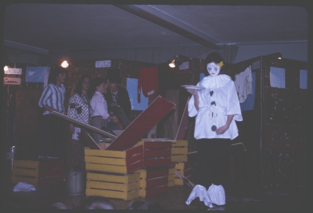 Attori durante una scena di "Miracolo a Milano"