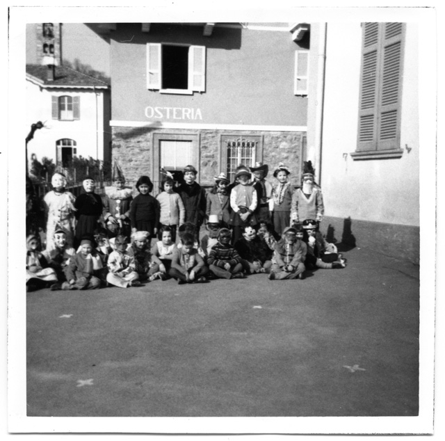 Bambini in maschera al carnevale di Comano