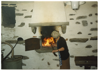 Carmen Menghetti nel forno di Bigorio