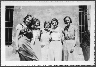 Giovani donne in posa