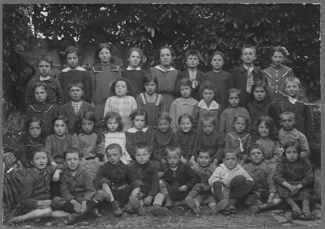 Classe elementare della maestra Ida Pescia a Comano