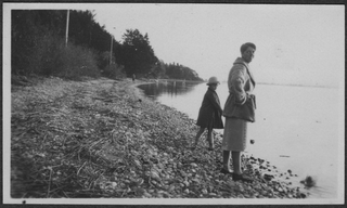 Irma Bernasconi Pannes e Annelise Göbbers sulle rive del lago di Starnberg in Baviera