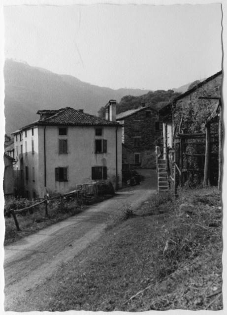 Veduta di Bettagno con casa Morosoli (a sinistra)