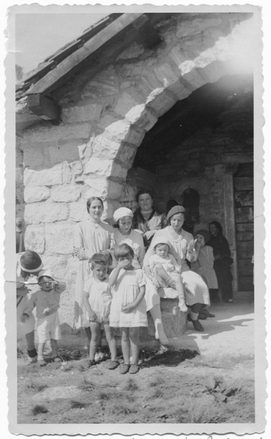 Gruppo alla chiesa di Gola di Lago per la festa di Sant'Antonio