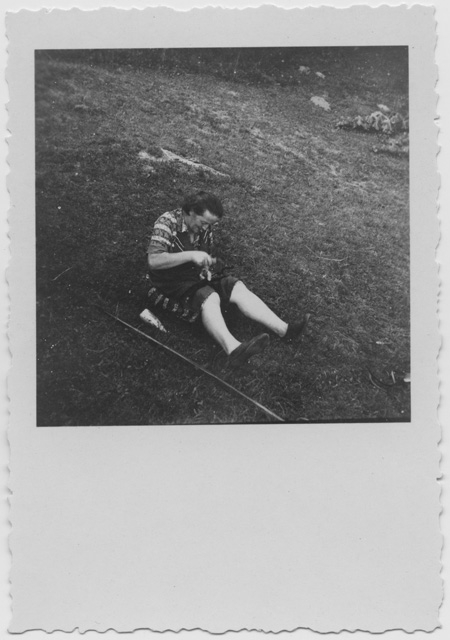 Bettina Domeniconi martella una falce sopra a Somazzo