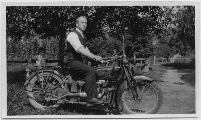 Domenico Domeniconi in sella alla sua motocicletta