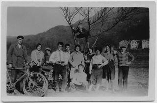 Ragazzi in posa a Odogno