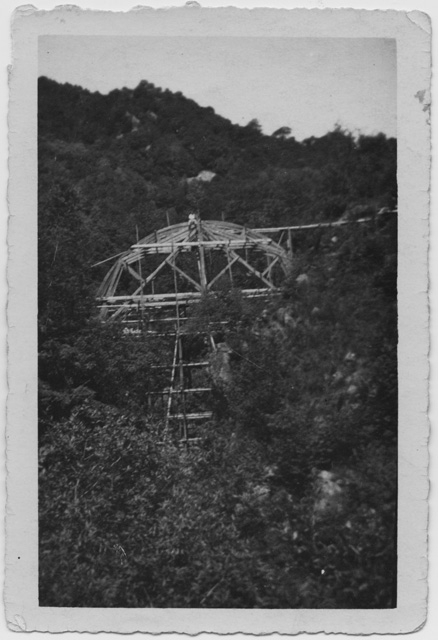 Costruzione del ponte di Odogno