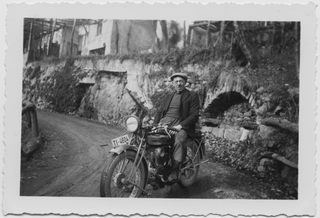 Vittorino "Vito" Deluigi in sella ad una moto a Lelgio