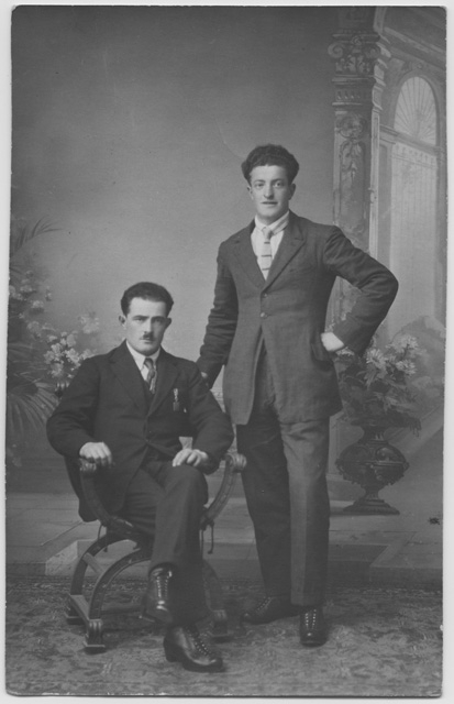 Teodoro Soldini (a destra) in posa con un amico