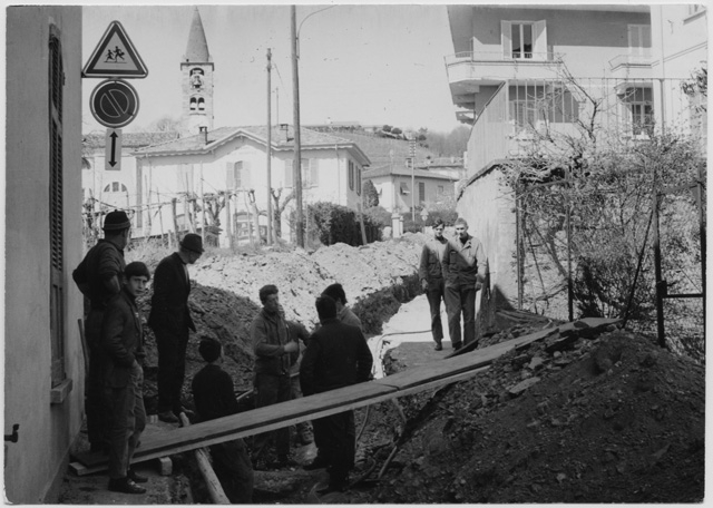 Posa del nuovo acquedotto in via Cantonale a Comano