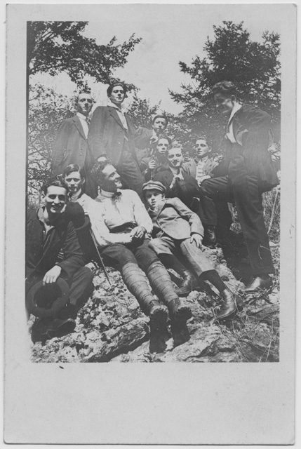 Gruppo di ragazzi a San Bernardo a Comano