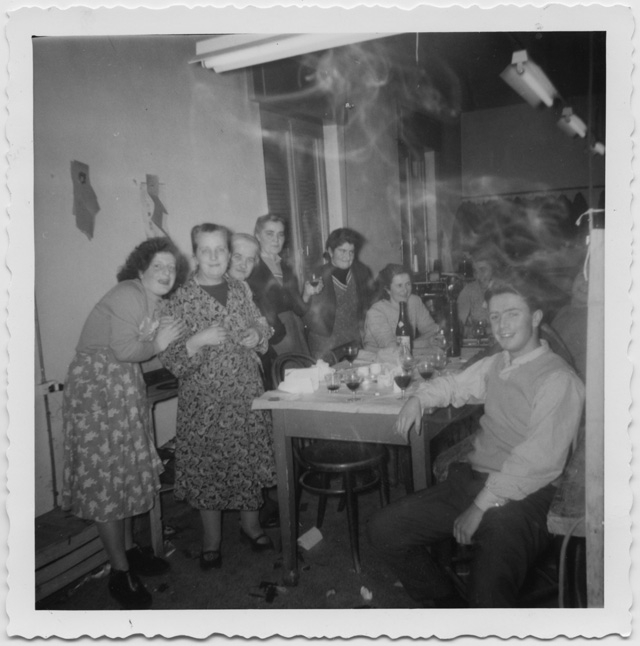 Operaie di sartoria a Comano