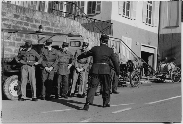 Corpo Pompieri Capriasca davanti alla sede di piazza Motta a Tesserete