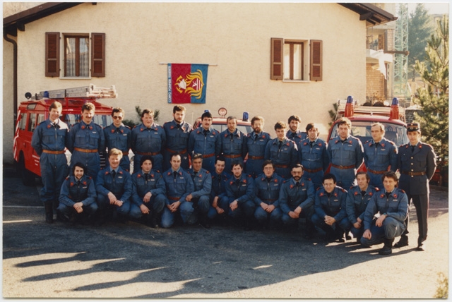 Corpo Pompieri Capriasca in posa a Tesserete