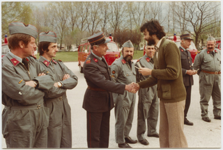 Corpo Pompieri Capriasca durante la consegna del nuovo automezzo Volkswagen