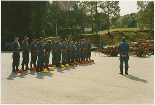 Esercitazione del Corpo Pompieri Capriasca sul piazzale della caserma a Tesserete
