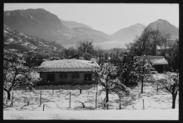 Veduta di Comano verso il Ceresio dopo una forte nevicata
