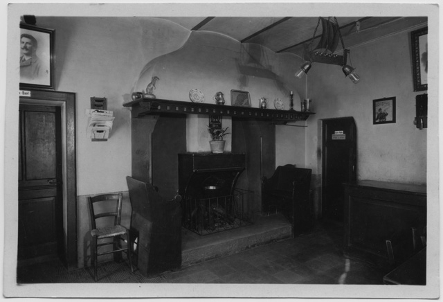 Interni del salone dell'Albergo della Posta a Sonvico