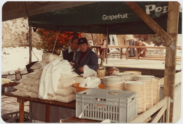 Preparazione del risotto di carnevale a Comano