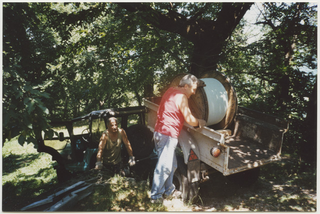 Renzo Leonardi e Pierlivio Ferrario allacciano l'oratorio di San Bernardo alla rete di luce e acqua