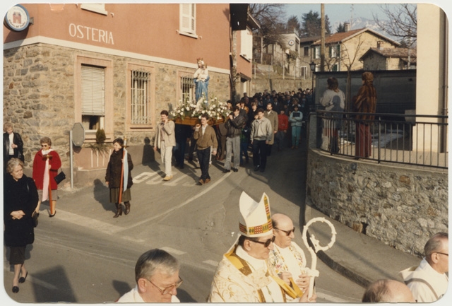 Processione per la festa della Madonna a Comano