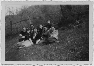 Gruppo sopra a un prato a San Bernardo a Comano