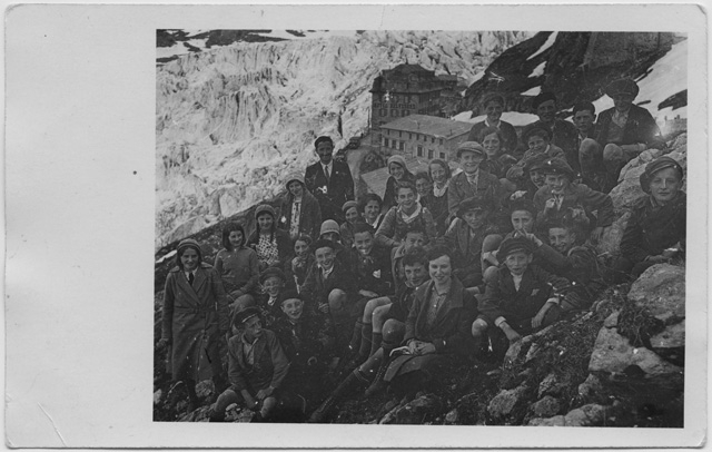 Classe scolastica in gita al ghiacciaio del Rodano