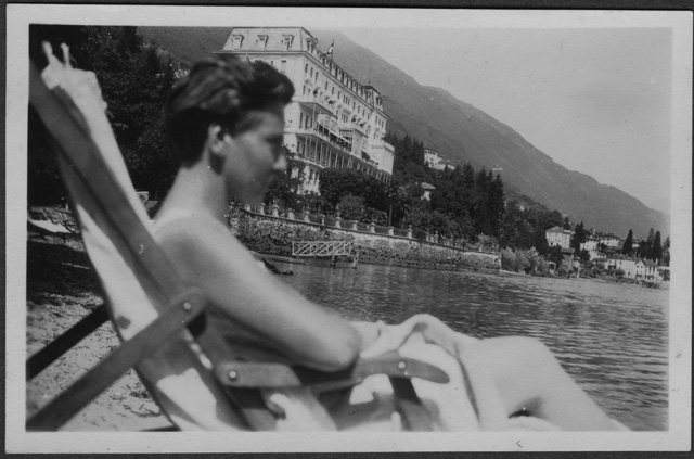 ?? su una spiaggia del lago di Lugano