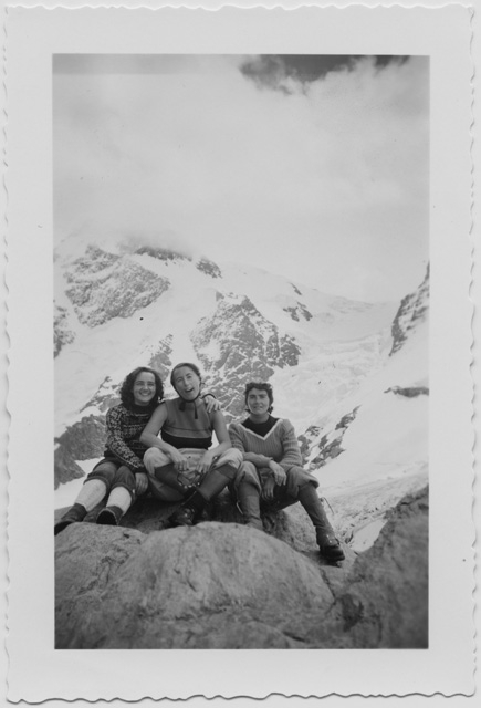 Carla Lotti in montagna con amiche