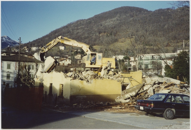 Demolizione del ristorante Riva a Tesserete