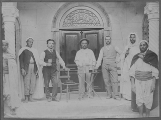 Antonio Meneghelli con emigranti ticinesi e nativi in Algeria