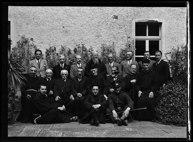 Gruppo di religiosi in posa