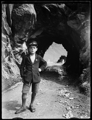 Garzone dell'Hotel Piora a Ritom in posa