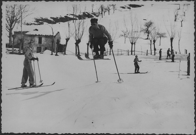 Sciatore durante un salto a Condra