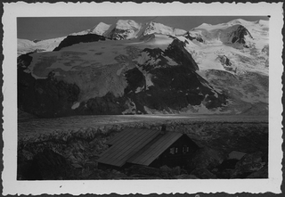 Veduta del passo del Bernina con la capanna Boval