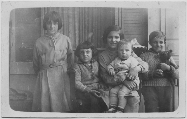 Gruppo di bambini in posa