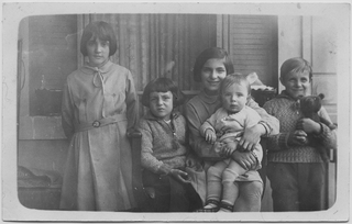 Gruppo di bambini in posa