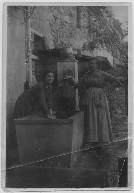 Due donne al lavatoio