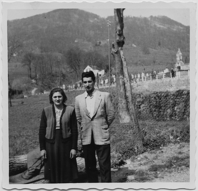 Carmen Mini in posa con un uomo a Tesserete