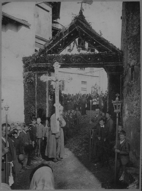 Processione in occasione della benedizione della nuova statua della Madonna a Sonvico
