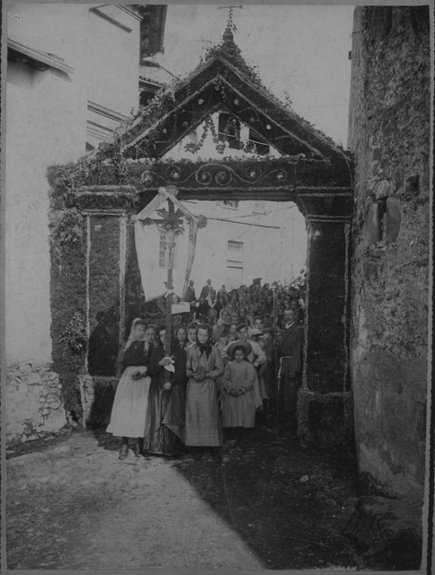 Processione in occasione della benedizione ella nuova statua della Madonna a Sonvico