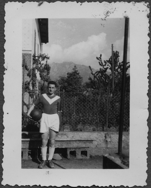 Giuseppe Antonini in tenuta da calcio a Tesserete
