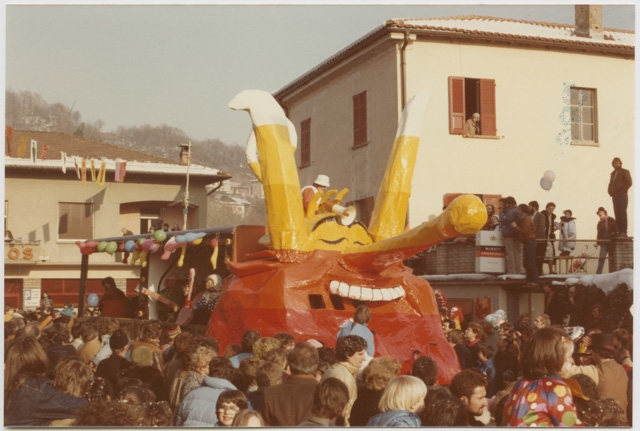 Sfilata dei carri al carnevale di Tesserete