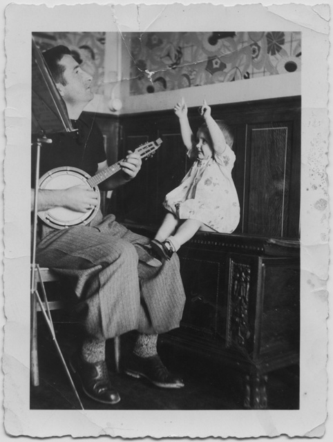 Remo e Nice Canonica in salotto a Treggia